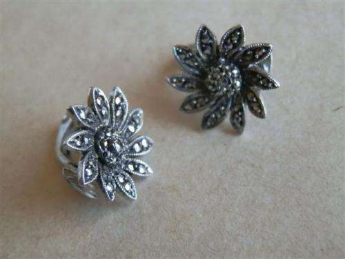 Stunning vintage solid sterling silver clip-on earrings - weight 3.9 g.
