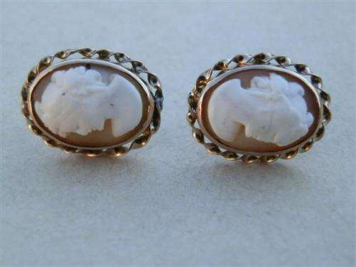 Astonishing vintage solid 9 ct gold cameo earrings - weight 3.8 g.