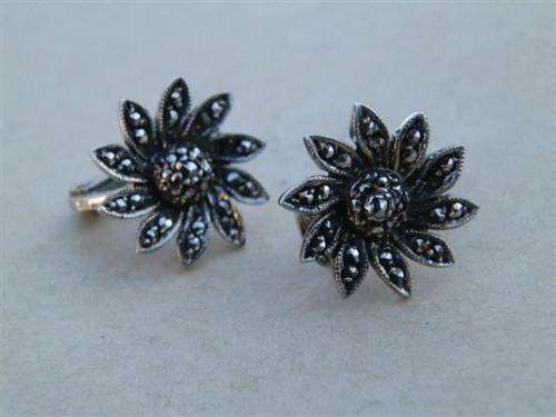 Stunning vintage solid sterling silver clip-on earrings - weight 3.9 g.