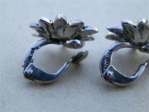 Stunning vintage solid sterling silver clip-on earrings - weight 3.9 g.