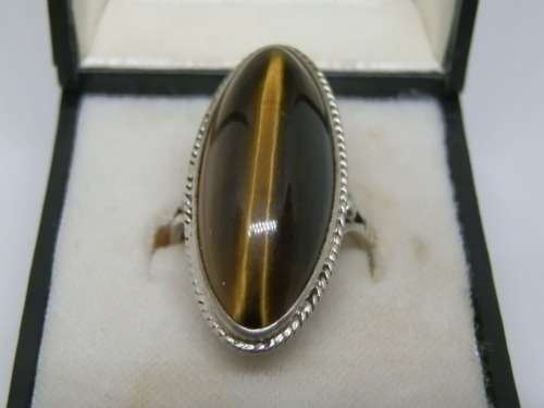 Exquisite vintage solid sterling silver tygers eye ring - weight 6.6 g.