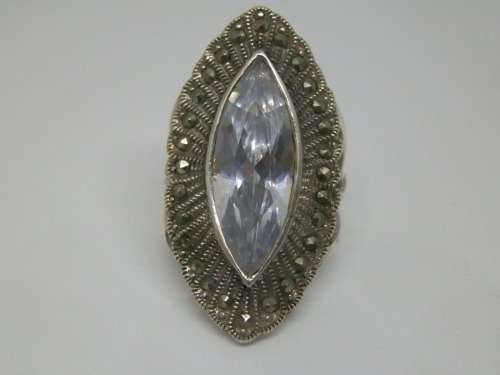 Fabulous vintage heavy solid sterling silver ring - weight 10.2 g.