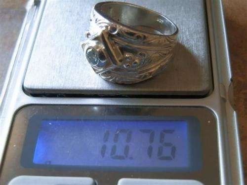 Spectacular heavy solid sterling silver diamond ring - weight 10.76 g.