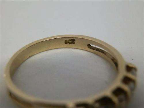 Fabulous solid 9 ct yellow gold ring - weight 2-22 g