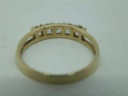 Fabulous solid 9 ct yellow gold ring - weight 2-22 g