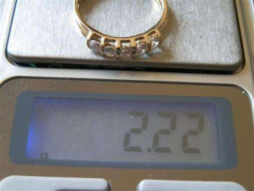 Fabulous solid 9 ct yellow gold ring - weight 2-22 g