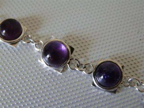 Astonishing solid sterling silver amethyst bracelet - weight 13.23 g.