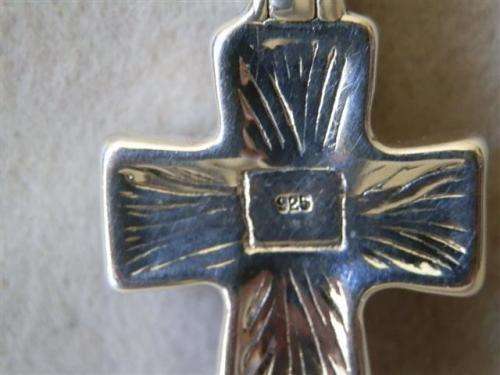 Spectacular solid sterling silver cross necklace - weight 11.22 g.