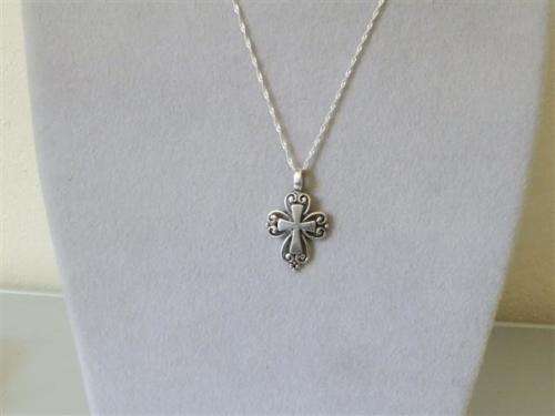 Gorgeous solid sterling silver cross necklace - weight 5.32 g.