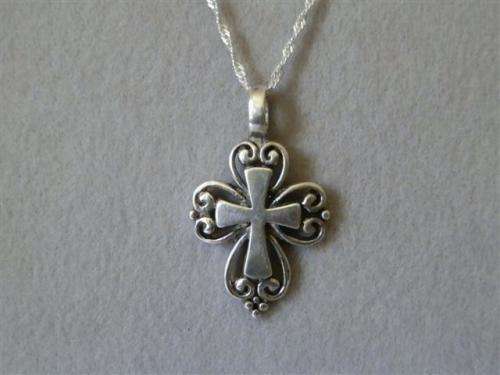 Gorgeous solid sterling silver cross necklace - weight 5.32 g.
