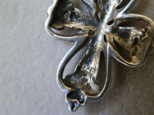 Gorgeous solid sterling silver cross necklace - weight 5.32 g.