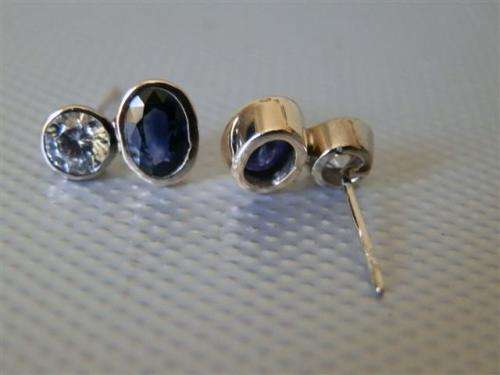 Astonishing solid 9 ct gold blue sapphire earrings