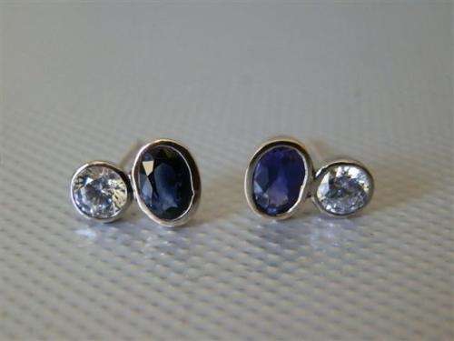 Astonishing solid 9 ct gold blue sapphire earrings