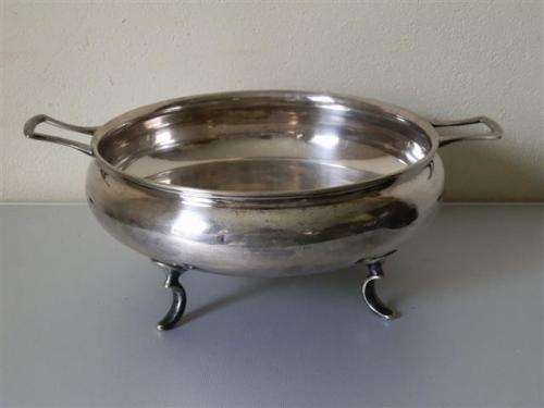 Stylish vintage silver plate 4-footed leg bowl