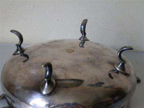 Stylish vintage silver plate 4-footed leg bowl