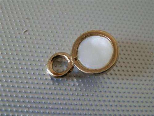 Fabulous solid 9 ct Gold Mabe Pendant