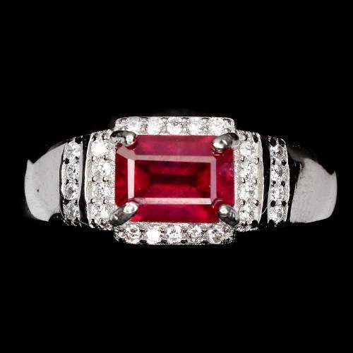 Magnificent natural ruby ring, 14 ct white gold over solid sterling silver
