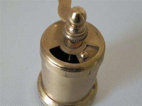 Vintage brass pepper grinder - working
