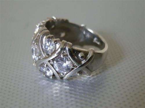 Fabulous Solid Sterling Silver Ring - weight 12.29 g.