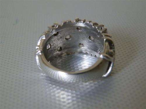 Fabulous Solid Sterling Silver Ring - weight 12.29 g.