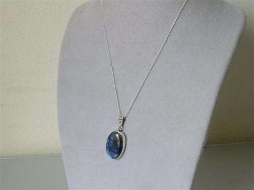 Alluring Solid Sterling Silver Natural Labradorite Pendant and Chain - weight 9.03 g.