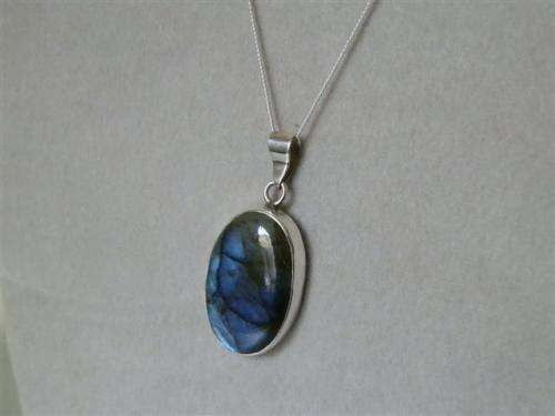 Alluring Solid Sterling Silver Natural Labradorite Pendant and Chain - weight 9.03 g.