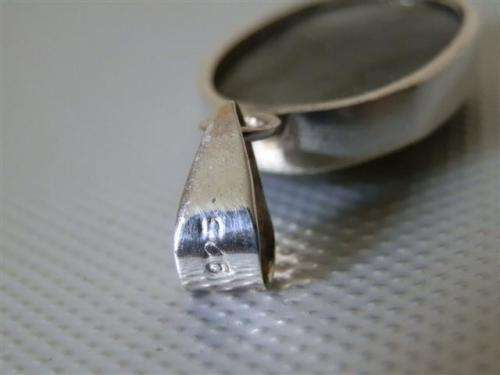 Alluring Solid Sterling Silver Natural Labradorite Pendant and Chain - weight 9.03 g.