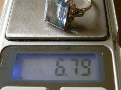 Spectacular Vintage Solid 9 ct Gold Ring - weight 6.79 g.