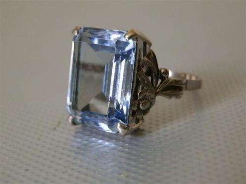 Spectacular Vintage Solid 9 ct Gold Ring - weight 6.79 g.