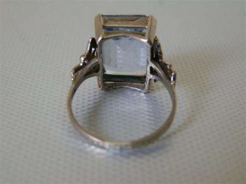 Spectacular Vintage Solid 9 ct Gold Ring - weight 6.79 g.