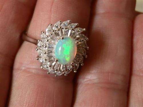 Exquisite Solid Sterling Silver Natural Opal Ring - weight 5.29 g