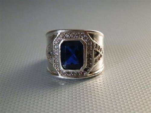 Astonishing Solid Silver Sapphire Ring - weight 9.77 g.