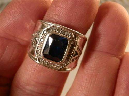Astonishing Solid Silver Sapphire Ring - weight 9.77 g.