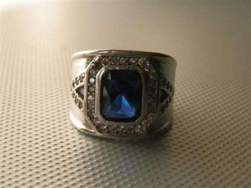 Astonishing Solid Silver Sapphire Ring - weight 9.77 g.