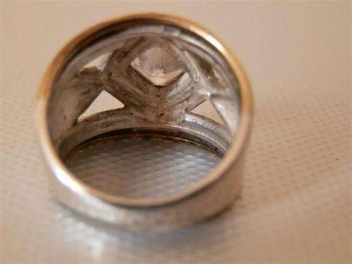 Gorgeous Solid 9 ct Gold and Sterling Silver Ring