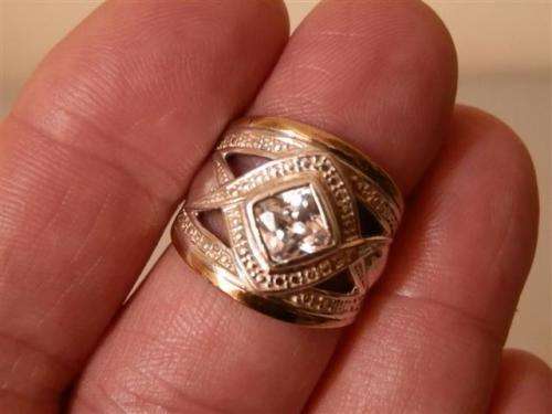 Gorgeous Solid 9 ct Gold and Sterling Silver Ring