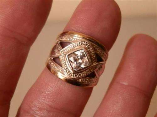 Gorgeous Solid 9 ct Gold and Sterling Silver Ring