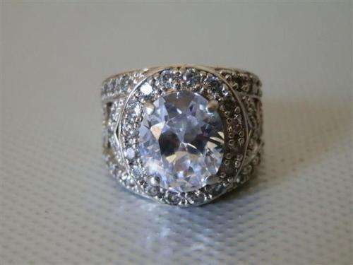 Exquisite Solid Sterling Silver Ring - weight 7.1 g.