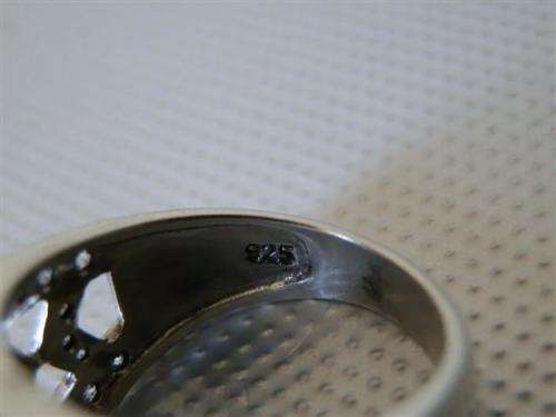 Exquisite Solid Sterling Silver Ring - weight 7.1 g.