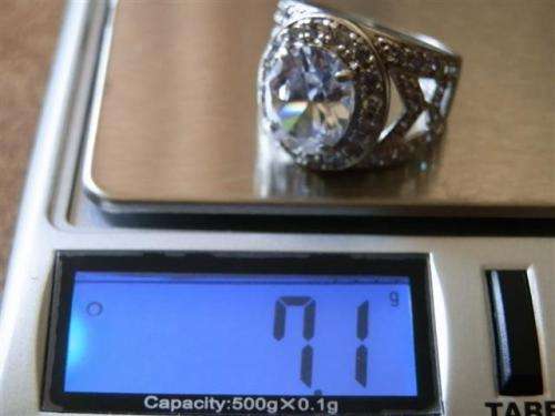 Exquisite Solid Sterling Silver Ring - weight 7.1 g.