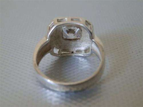 Lovely Vintage Solid Sterling Silver Ring - weight 4.9 g.