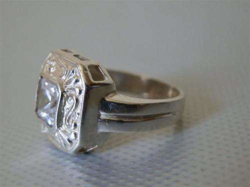 Lovely Vintage Solid Sterling Silver Ring - weight 4.9 g.