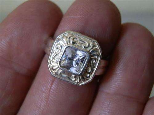 Lovely Vintage Solid Sterling Silver Ring - weight 4.9 g.