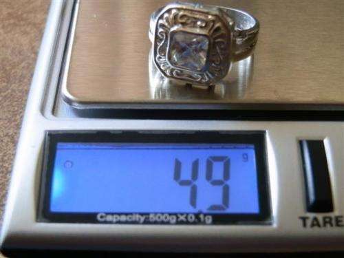 Lovely Vintage Solid Sterling Silver Ring - weight 4.9 g.