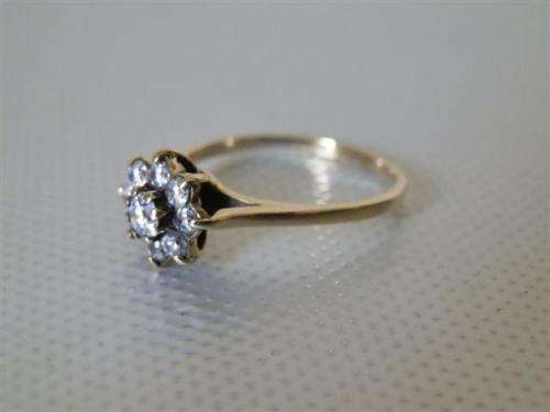 Fantastic Vintage Solid 9 ct Gold Cluster Ring