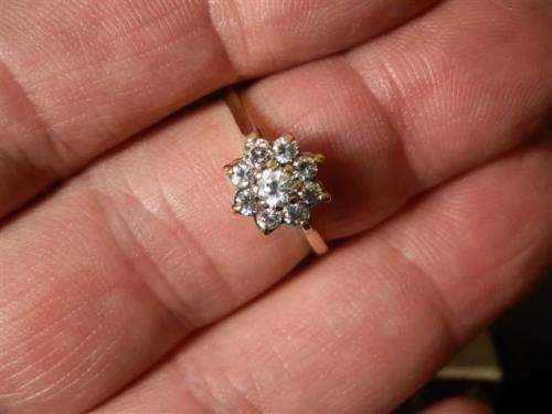 Fantastic Vintage Solid 9 ct Gold Cluster Ring