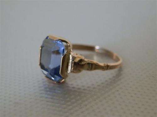 Gorgeous Vintage 9 ct Solid Gold Ring