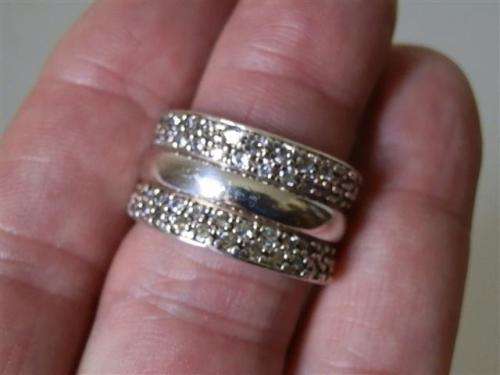 Magnificent Solid Sterling Silver Ring - weight 7.9 g