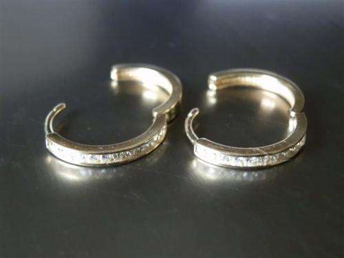 Awesome Solid 9 ct Gold Earrings - weight 2.5 g