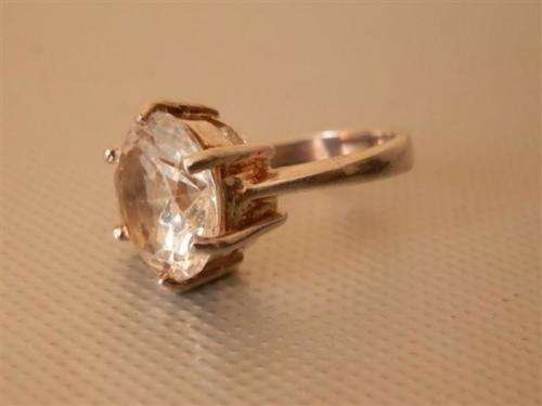 Exquisite Solid Sterling Silver 9 ct White Topaz Ring - weight 7.5 g.